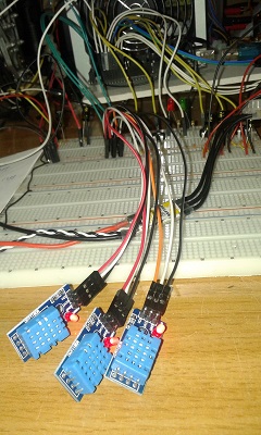 como ya dije, pude hacer funcionar los servos, los motores sin escobillas con sus ESC, los sensores de humedad, el sensor de distancia, algún led para comprobar el funcionamiento, y la verdad me responde bastante bien a las ordenes de los potenciometros<br /><br />As I said, I was able to operate the servos, the brushless motors with their ESC, the humidity sensors, the distance sensor, some led to check the operation, and the truth answers me quite well to the orders of the potentiometers