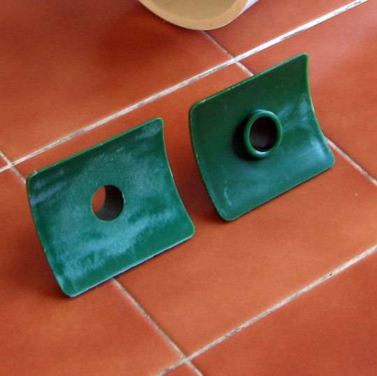 Showing the interior shoulder on the right; the shoulder removed on the left.
